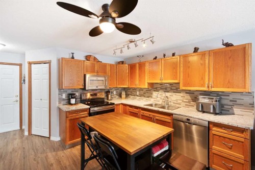 202-5026 49 Street, Olds, AB - Indoor Photo Showing Kitchen