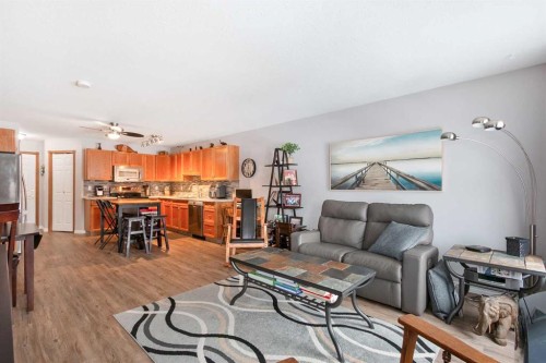 202-5026 49 Street, Olds, AB - Indoor Photo Showing Living Room