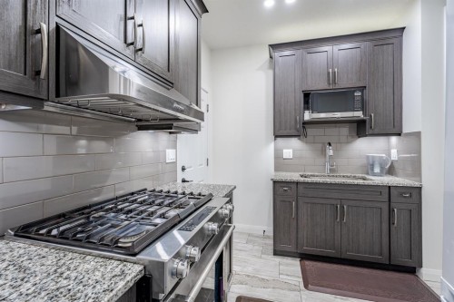248 Sandpiper Boulevard, Chestermere, AB - Indoor Photo Showing Kitchen