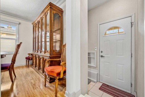 1228 Richland Road Ne, Calgary, AB - Indoor Photo Showing Other Room