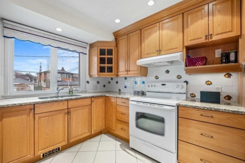 1228 Richland Road Ne, Calgary, AB - Indoor Photo Showing Kitchen