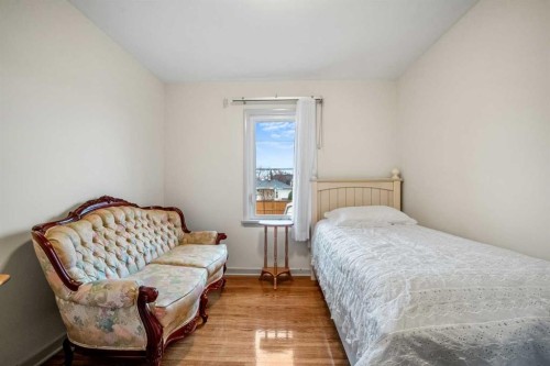 1228 Richland Road Ne, Calgary, AB - Indoor Photo Showing Bedroom