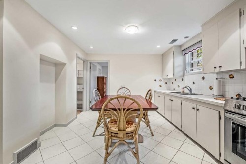 1228 Richland Road Ne, Calgary, AB - Indoor Photo Showing Kitchen