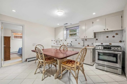 1228 Richland Road Ne, Calgary, AB - Indoor Photo Showing Other Room