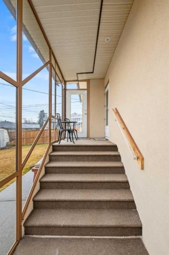 1228 Richland Road Ne, Calgary, AB - Indoor Photo Showing Other Room