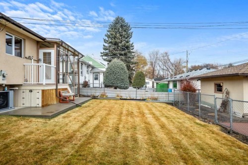 1228 Richland Road Ne, Calgary, AB - Outdoor