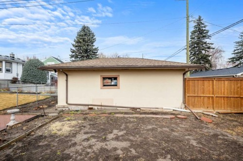 1228 Richland Road Ne, Calgary, AB - Outdoor