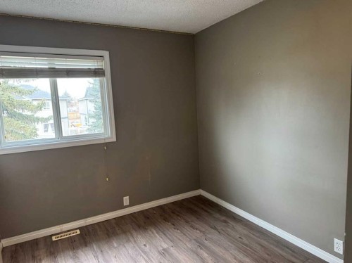 8-220 Erin Mount Crescent Se, Calgary, AB - Indoor Photo Showing Other Room