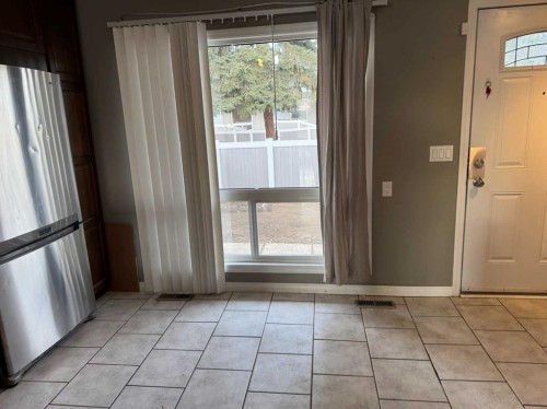 8-220 Erin Mount Crescent Se, Calgary, AB - Indoor Photo Showing Other Room