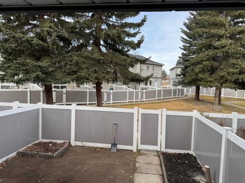 8-220 Erin Mount Crescent Se, Calgary, AB - Outdoor