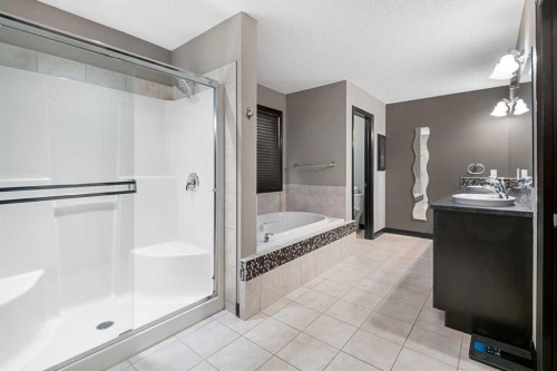 31 Royal Oak Circle Nw, Calgary, AB - Indoor Photo Showing Bathroom
