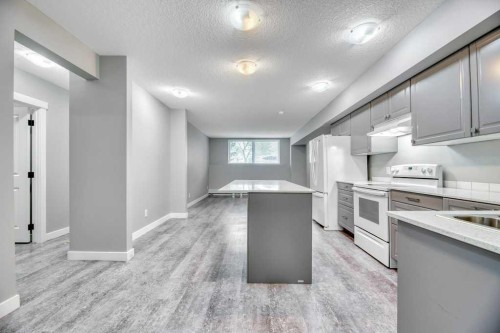 12-606 Lakeside Boulevard, Strathmore, AB - Indoor Photo Showing Kitchen