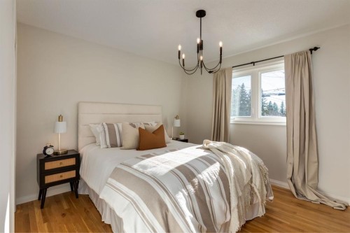 743 Sabrina Road Sw, Calgary, AB - Indoor Photo Showing Bedroom