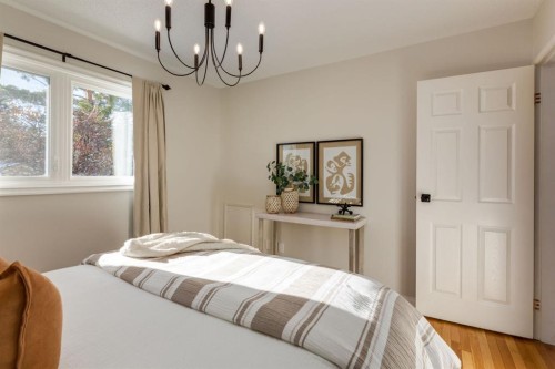 743 Sabrina Road Sw, Calgary, AB - Indoor Photo Showing Bedroom