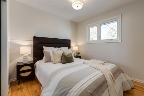 743 Sabrina Road Sw, Calgary, AB - Indoor Photo Showing Bedroom