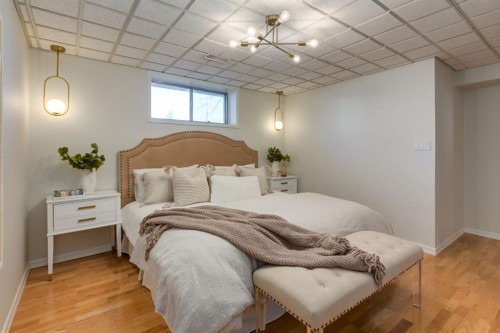 743 Sabrina Road Sw, Calgary, AB - Indoor Photo Showing Bedroom