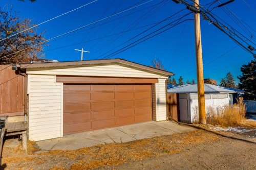 743 Sabrina Road Sw, Calgary, AB - Outdoor With Exterior