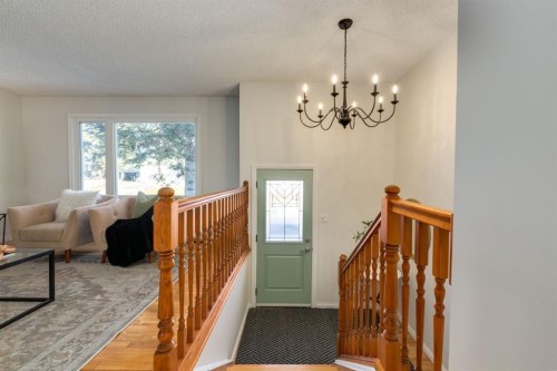 743 Sabrina Road Sw, Calgary, AB - Indoor Photo Showing Other Room