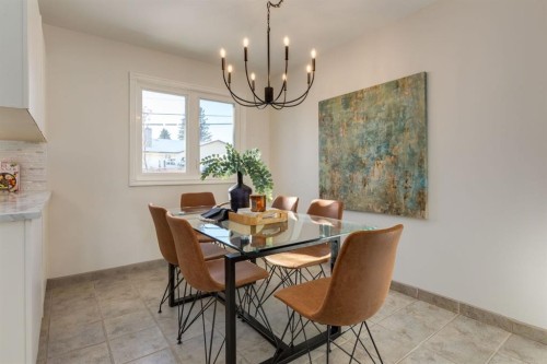 743 Sabrina Road Sw, Calgary, AB - Indoor Photo Showing Dining Room
