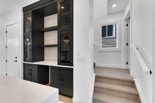 452 22 Avenue Ne, Calgary, AB - Indoor