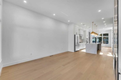 452 22 Avenue Ne, Calgary, AB - Indoor Photo Showing Kitchen With Upgraded Kitchen