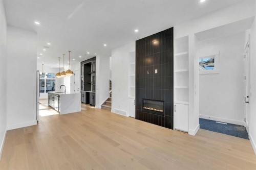 452 22 Avenue Ne, Calgary, AB - Indoor With Fireplace