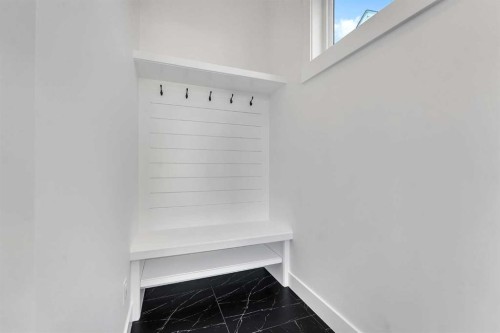 452 22 Avenue Ne, Calgary, AB - Indoor Photo Showing Other Room