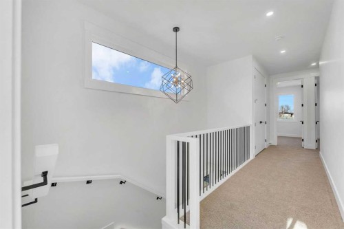 452 22 Avenue Ne, Calgary, AB - Indoor Photo Showing Other Room