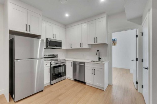 452 22 Avenue Ne, Calgary, AB - Indoor Photo Showing Kitchen With Stainless Steel Kitchen