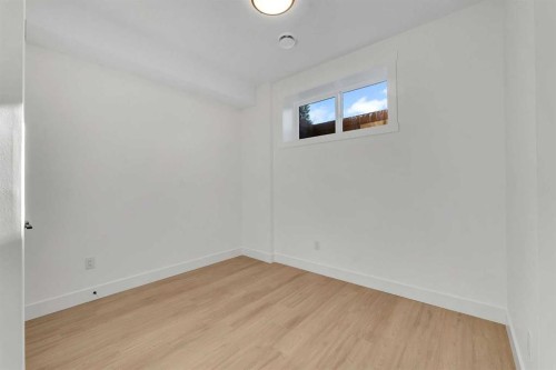 452 22 Avenue Ne, Calgary, AB - Indoor Photo Showing Other Room