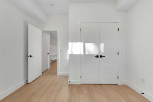 452 22 Avenue Ne, Calgary, AB - Indoor Photo Showing Other Room