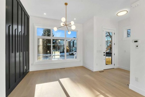 452 22 Avenue Ne, Calgary, AB - Indoor Photo Showing Other Room