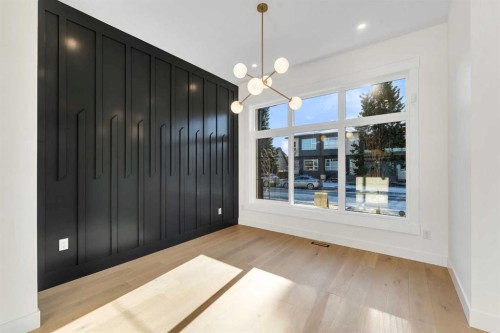 452 22 Avenue Ne, Calgary, AB - Indoor Photo Showing Other Room