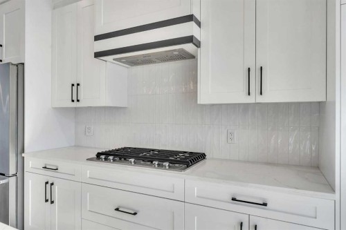 452 22 Avenue Ne, Calgary, AB - Indoor Photo Showing Kitchen With Upgraded Kitchen