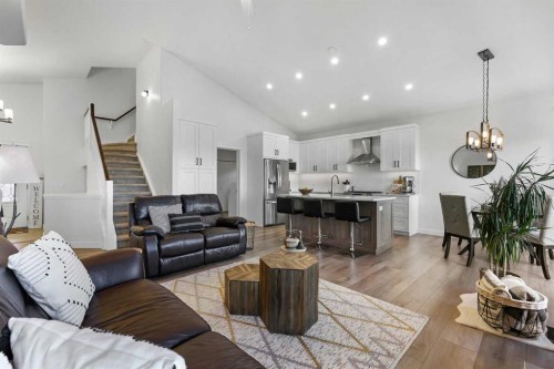 100 Hillcrest Boulevard, Strathmore, AB - Indoor Photo Showing Living Room
