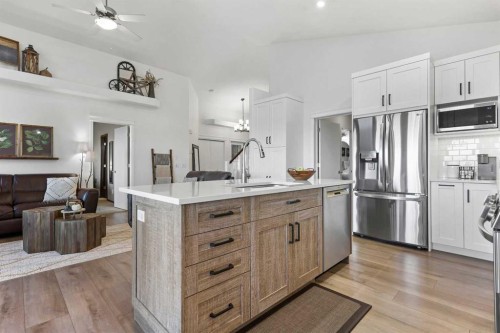 100 Hillcrest Boulevard, Strathmore, AB - Indoor Photo Showing Kitchen With Upgraded Kitchen