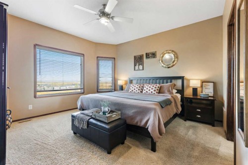 100 Hillcrest Boulevard, Strathmore, AB - Indoor Photo Showing Bedroom