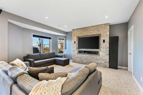 100 Hillcrest Boulevard, Strathmore, AB - Indoor Photo Showing Living Room