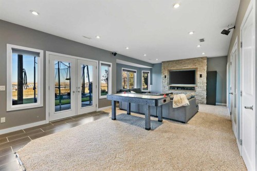 100 Hillcrest Boulevard, Strathmore, AB - Indoor Photo Showing Other Room