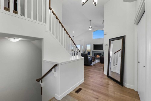 100 Hillcrest Boulevard, Strathmore, AB - Indoor Photo Showing Other Room