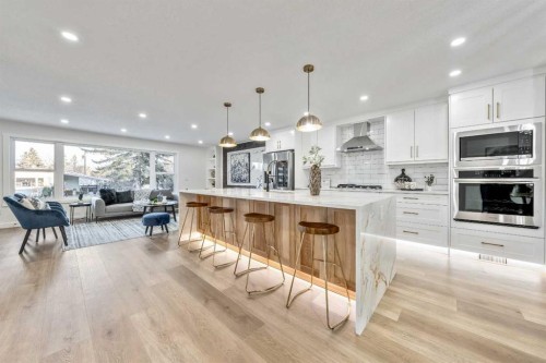 439 Woodland Crescent Se, Calgary, AB - Indoor Photo Showing Kitchen With Upgraded Kitchen