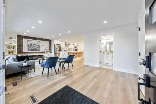 439 Woodland Crescent Se, Calgary, AB - Indoor