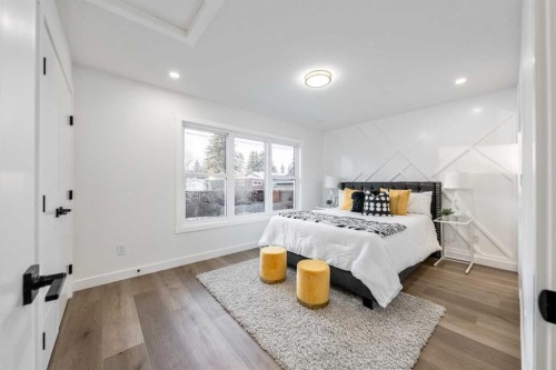 439 Woodland Crescent Se, Calgary, AB - Indoor Photo Showing Bedroom