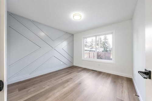 439 Woodland Crescent Se, Calgary, AB - Indoor Photo Showing Other Room