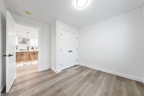 439 Woodland Crescent Se, Calgary, AB - Indoor Photo Showing Other Room