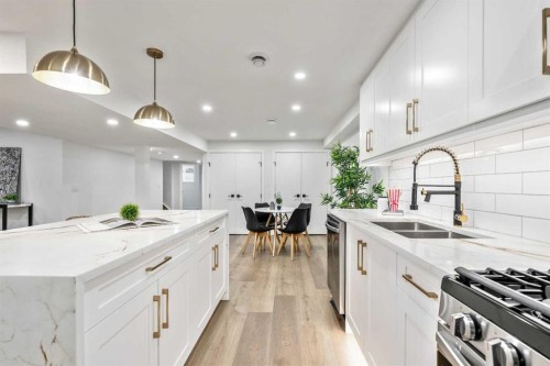 439 Woodland Crescent Se, Calgary, AB - Indoor Photo Showing Kitchen With Double Sink With Upgraded Kitchen