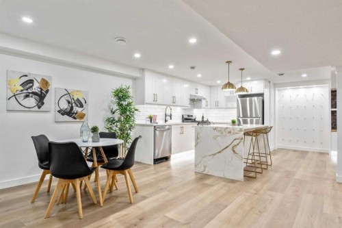 439 Woodland Crescent Se, Calgary, AB - Indoor