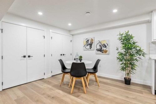 439 Woodland Crescent Se, Calgary, AB - Indoor Photo Showing Dining Room