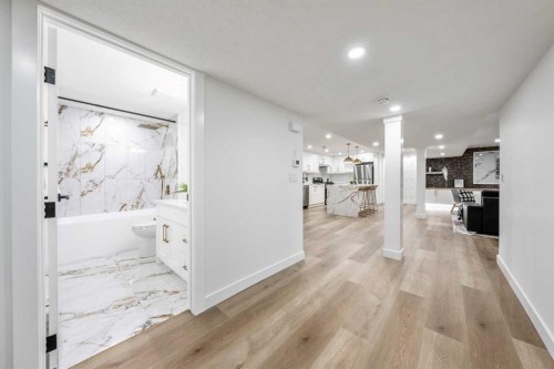 439 Woodland Crescent Se, Calgary, AB - Indoor