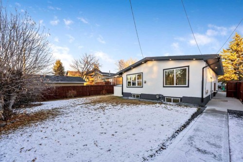 439 Woodland Crescent Se, Calgary, AB - Outdoor
